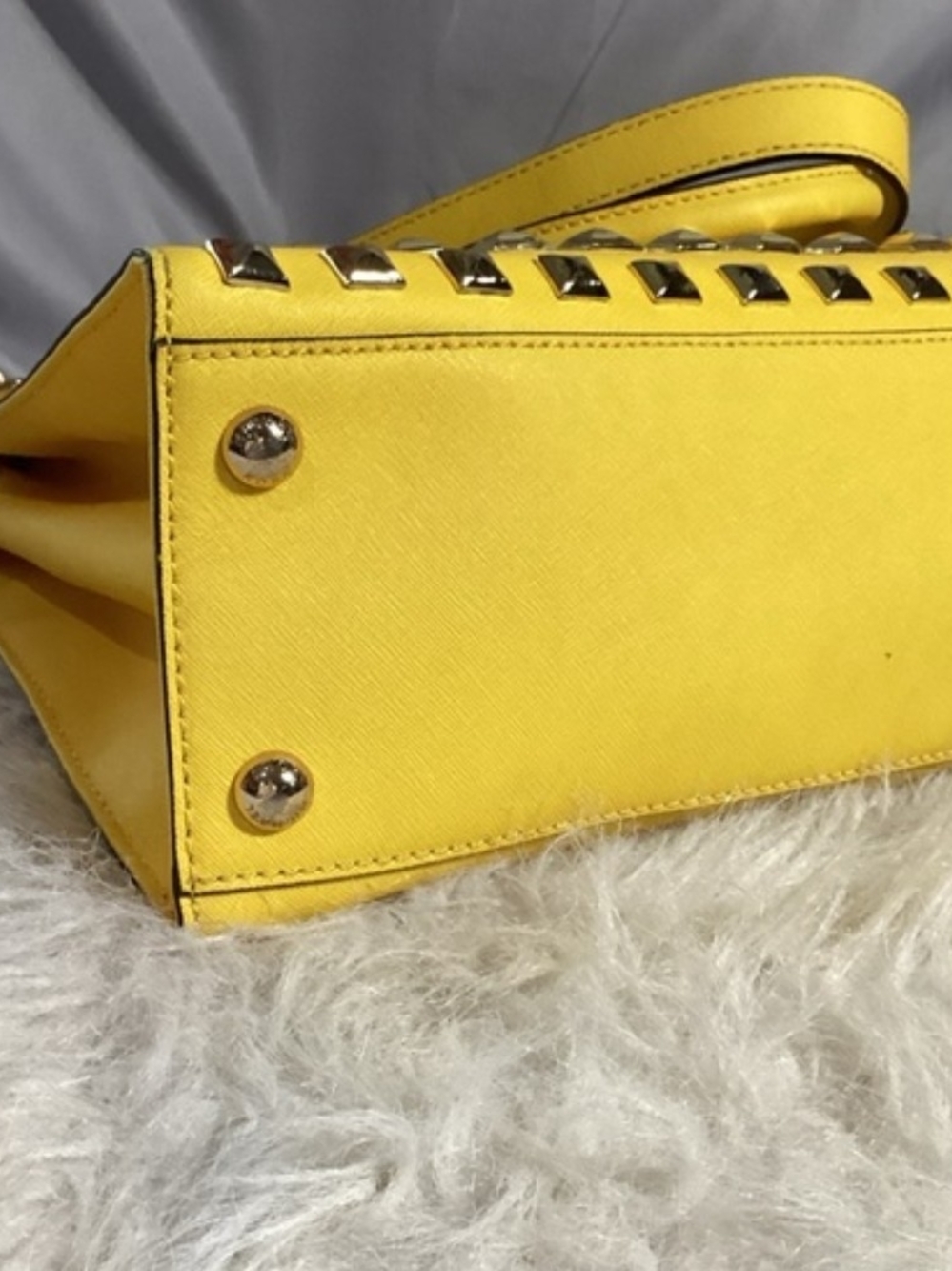 NWOT/NWT Michael Kors Yellow Pyramid Studded Women's Hamilton w Matching Clutch - Picture 4 of 13